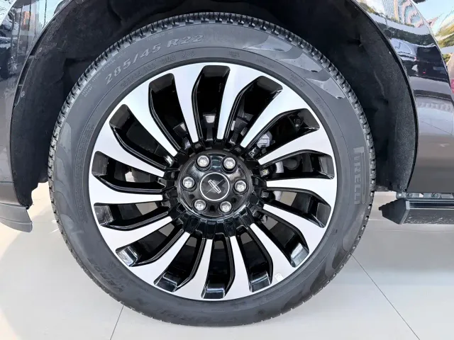 Lincoln Navigator — Фото автомобиля 20