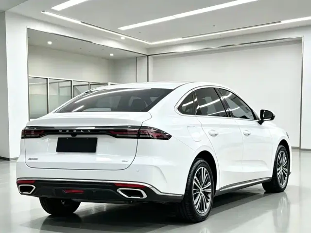 Geely Emgrand — Фото автомобиля 9