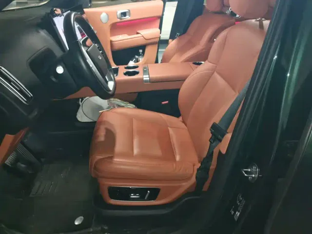 Li Auto L8 — Фото автомобиля 16