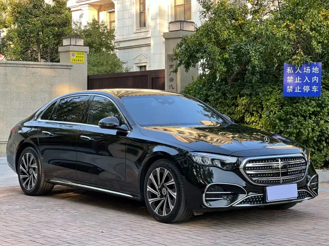 Mercedes-Benz E-Class — Фото автомобиля 3