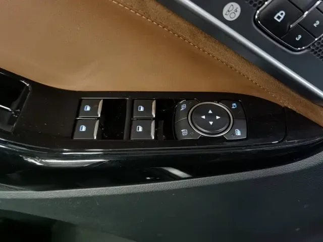 Ford Explorer — Фото автомобиля 9