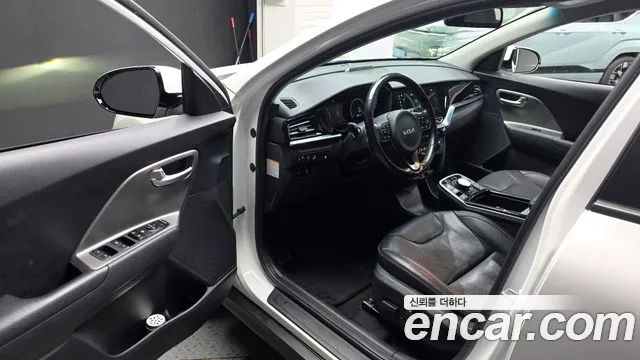 Kia Niro — Фото автомобиля 10