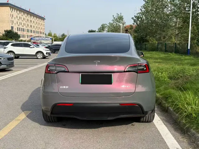 Tesla Model Y — Фото автомобиля 8