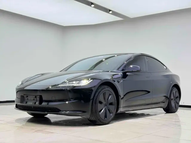 Фотография автомобиля — Tesla Model 3