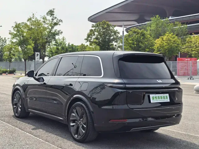 Li Auto L9 — Фото автомобиля 17