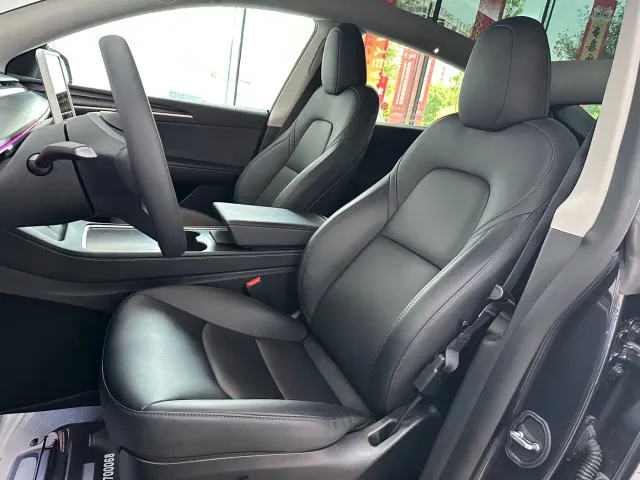 Tesla Model Y — Фото автомобиля 16