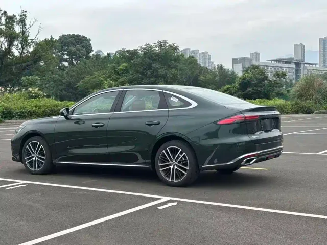 Geely Emgrand — Фото автомобиля 12