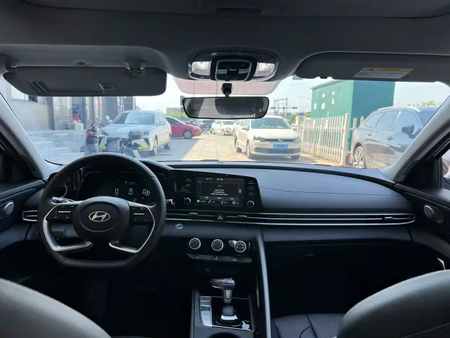 Hyundai Elantra — Фото автомобиля 9