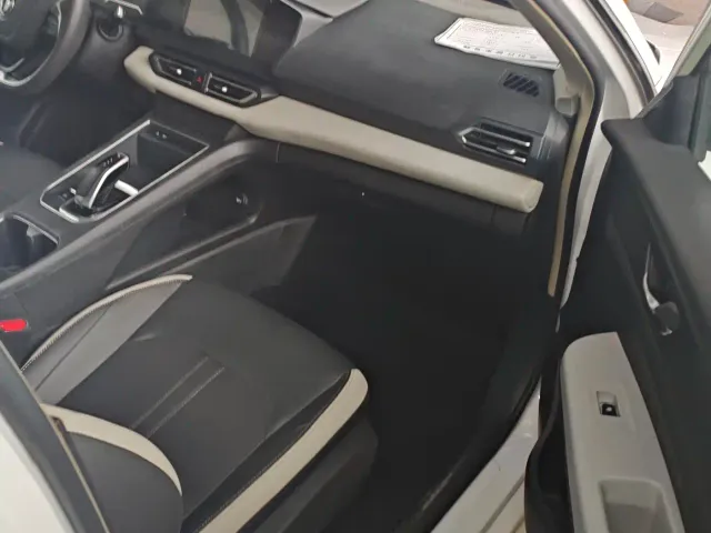 Dongfeng Fengshen E70 — Фото автомобиля 9