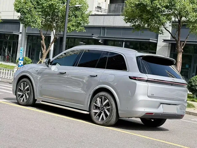 Li Auto L8 — Фото автомобиля 9
