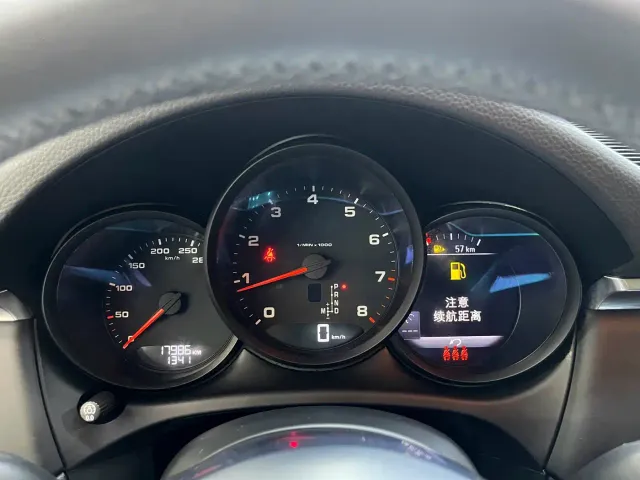 Porsche Macan — Фото автомобиля 14