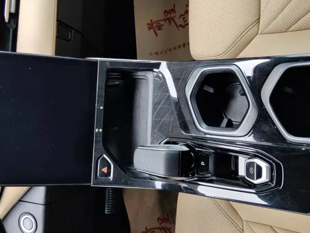 Geely Boyue L — Фото автомобиля 15