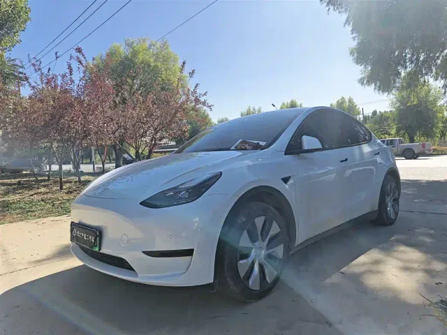 Фотография автомобиля — Tesla Model Y