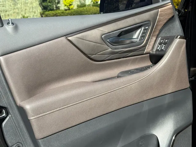 Toyota Vellfire — Фото автомобиля 12