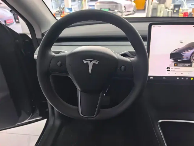 Tesla Model Y — Фото автомобиля 7