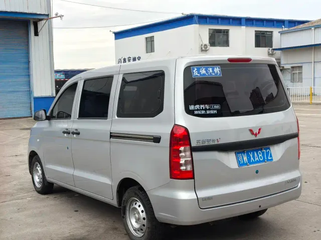 Wuling Hongguang V — Фото автомобиля 6