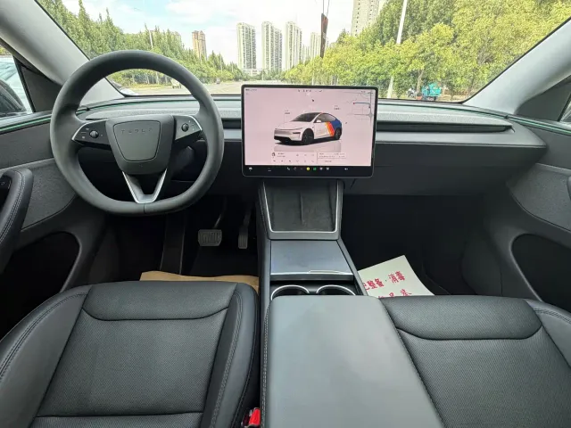 Tesla Model Y — Фото автомобиля 8