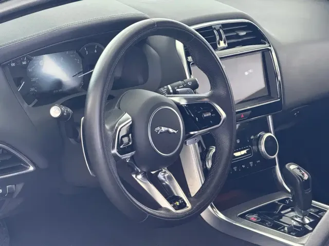 Jaguar XEL — Фото автомобиля 7