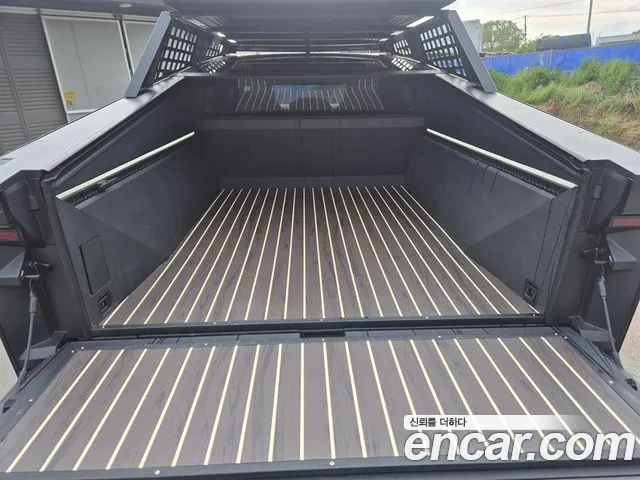 Tesla Cybertruck — Фото автомобиля 7