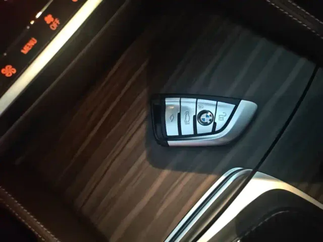 BMW 5 Series — Фото автомобиля 8