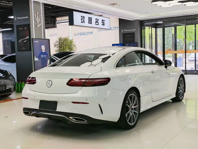 Mercedes-Benz E-Class — Фото автомобиля 9