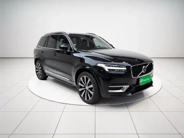 Volvo XC90 — Фото автомобиля 3