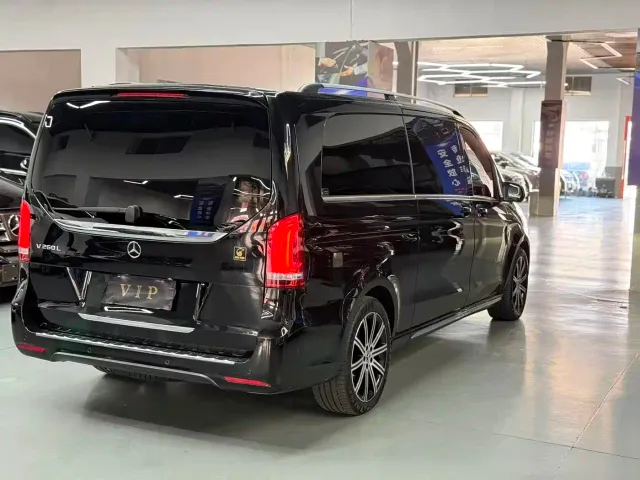 Mercedes-Benz V-Class — Фото автомобиля 16