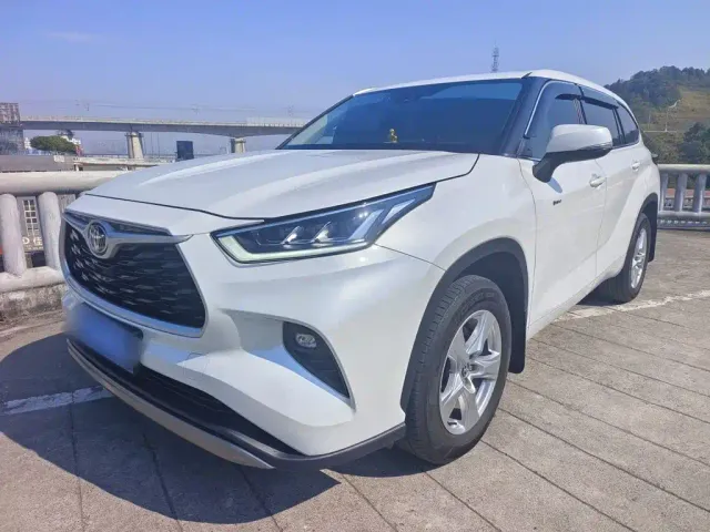 Фотография автомобиля — Toyota Highlander