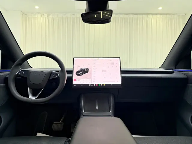 Tesla Model Y L — Фото автомобиля 9