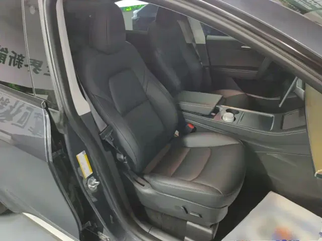 Tesla Model Y — Фото автомобиля 24