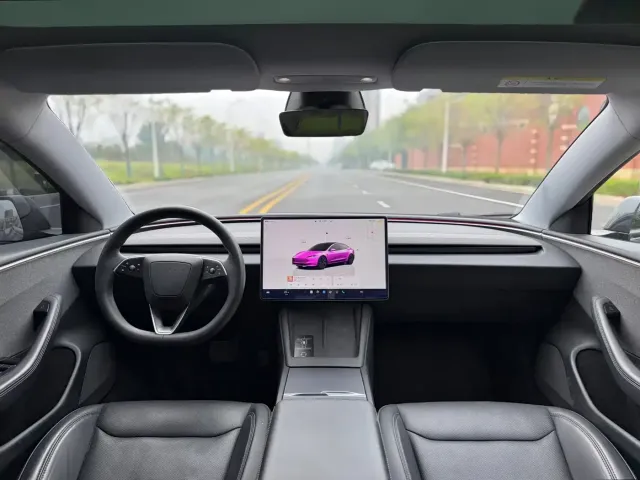 Tesla Model 3 — Фото автомобиля 8