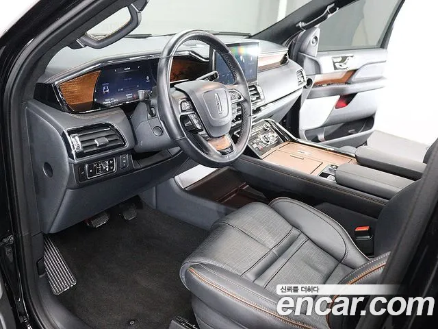 Lincoln Navigator — Фото автомобиля 10