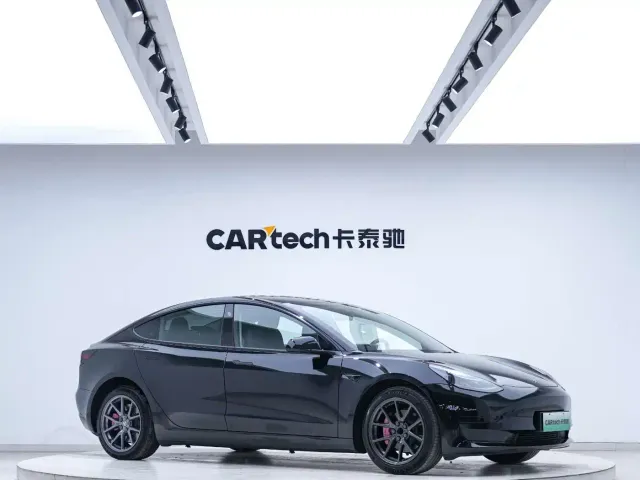 Tesla Model 3 — Фото автомобиля 3
