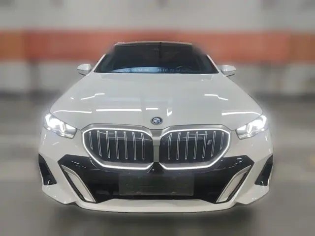 BMW i5 — Фото автомобиля 4