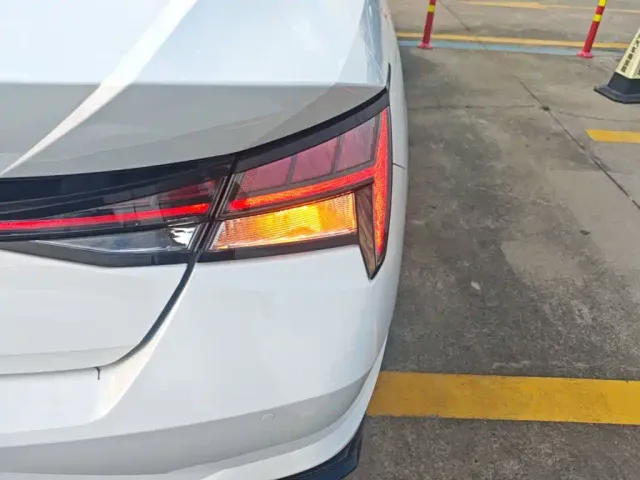 Hyundai Elantra — Фото автомобиля 7