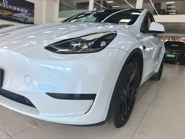 Tesla Model Y — Фото автомобиля 4