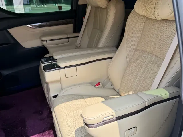 Toyota Alphard — Фото автомобиля 9