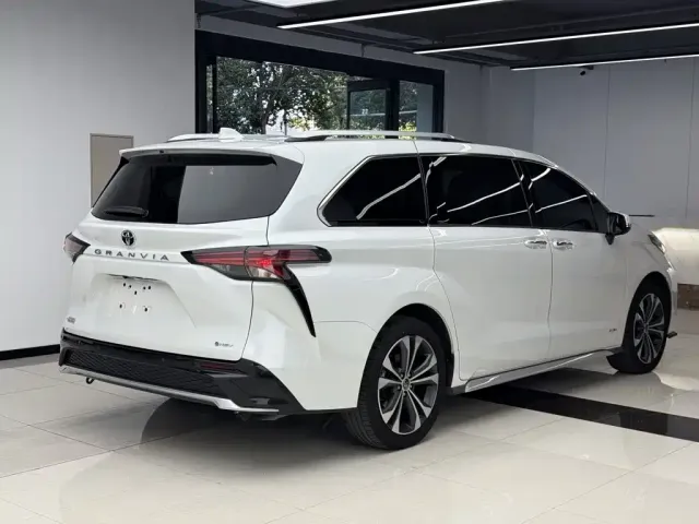 Toyota Granvia — Фото автомобиля 11