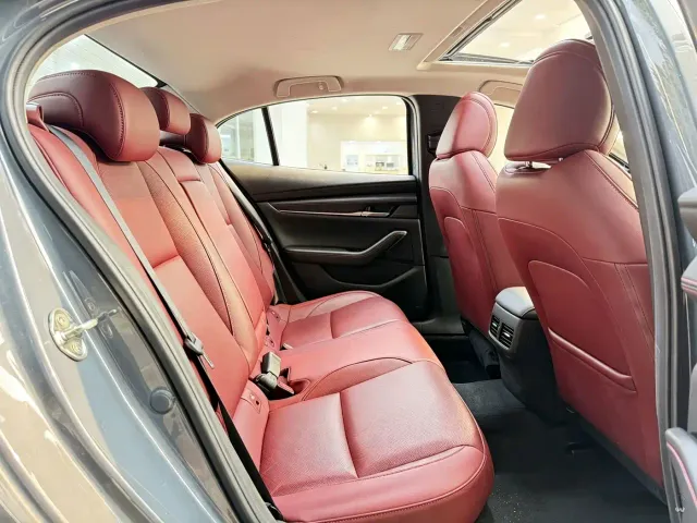 Mazda Axela — Фото автомобиля 8