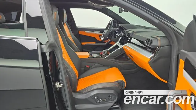Lamborghini Urus — Фото автомобиля 16