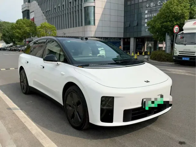 Li Auto i6 — Фото автомобиля 2