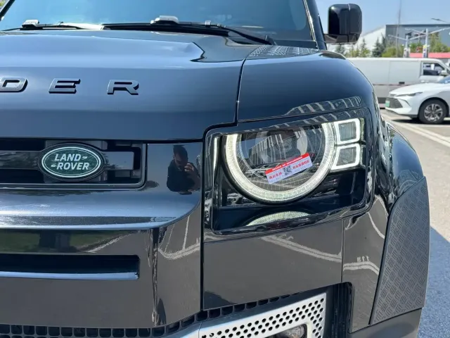 Land Rover Defender — Фото автомобиля 8