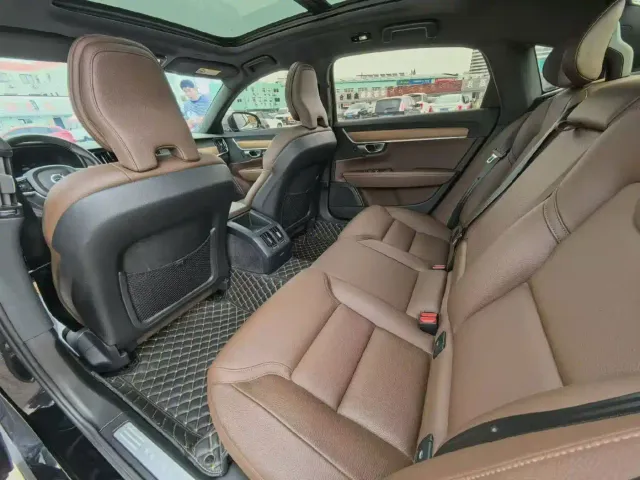 Volvo S90 — Фото автомобиля 9