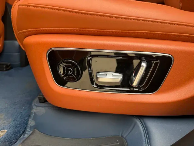 Li Auto L8 — Фото автомобиля 5