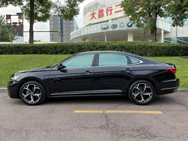 Volkswagen Passat — Фото автомобиля 3