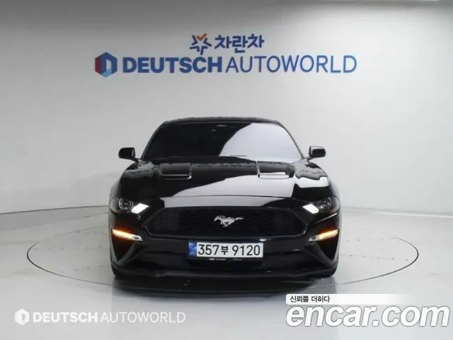 Ford Mustang — Фото автомобиля 3