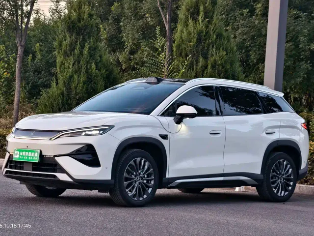 Фотография автомобиля — BYD Song Ultra