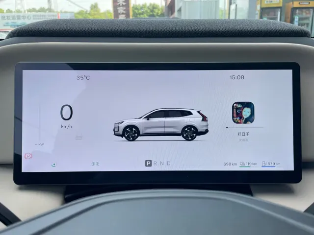 Volvo XC70 Plug-in Hybrid — Фото автомобиля 8