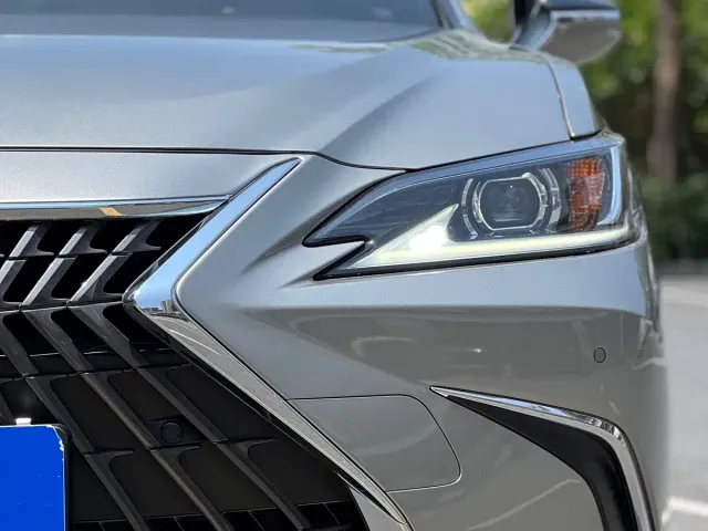Lexus ES — Фото автомобиля 20