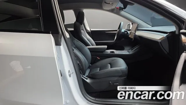 Tesla Model Y — Фото автомобиля 26